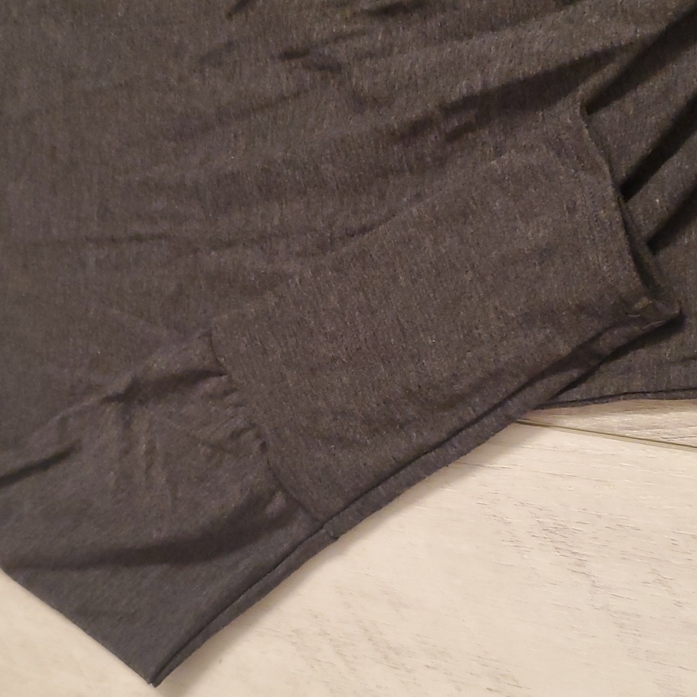 Gray top - Picture 3 of 3